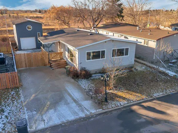 826 E Bayview Rd, Strathmore, AB T1P 1E1