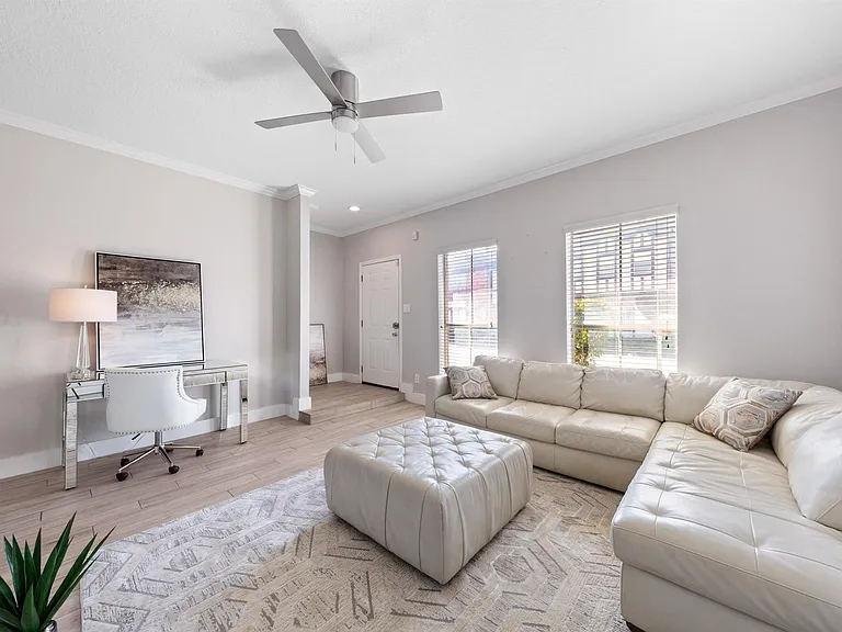 7700 Creekbend Dr #30 — Photo 3
