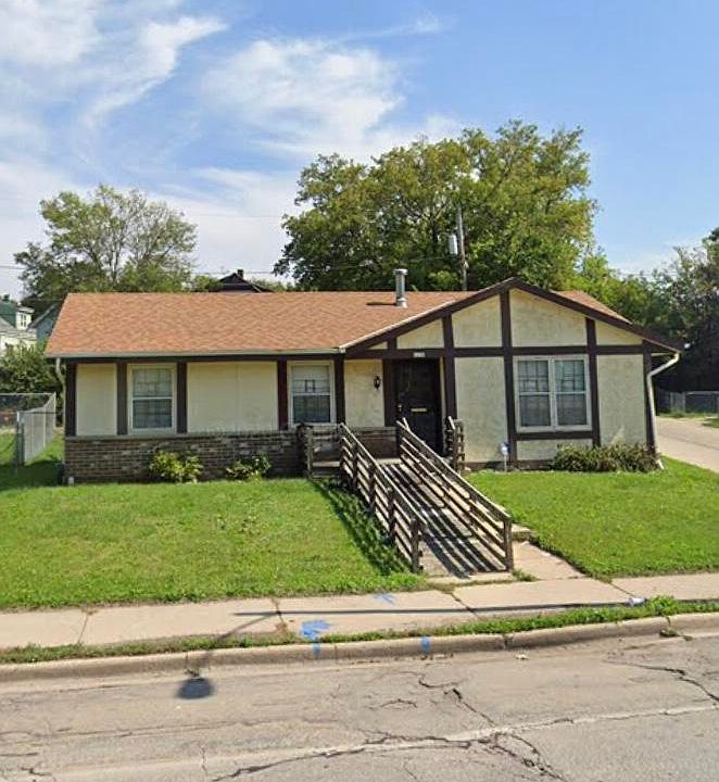 1st image of 3158 N Teutonia Ave