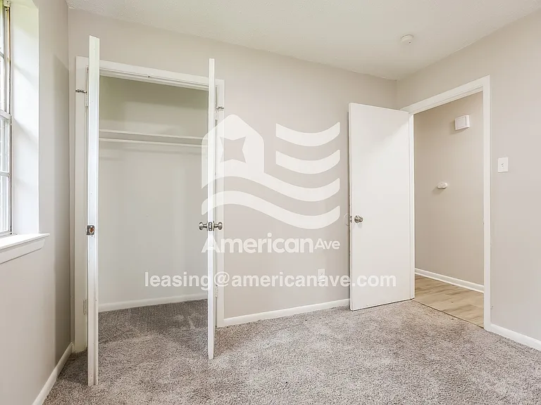 1483411_012_bedroom_13.jpg