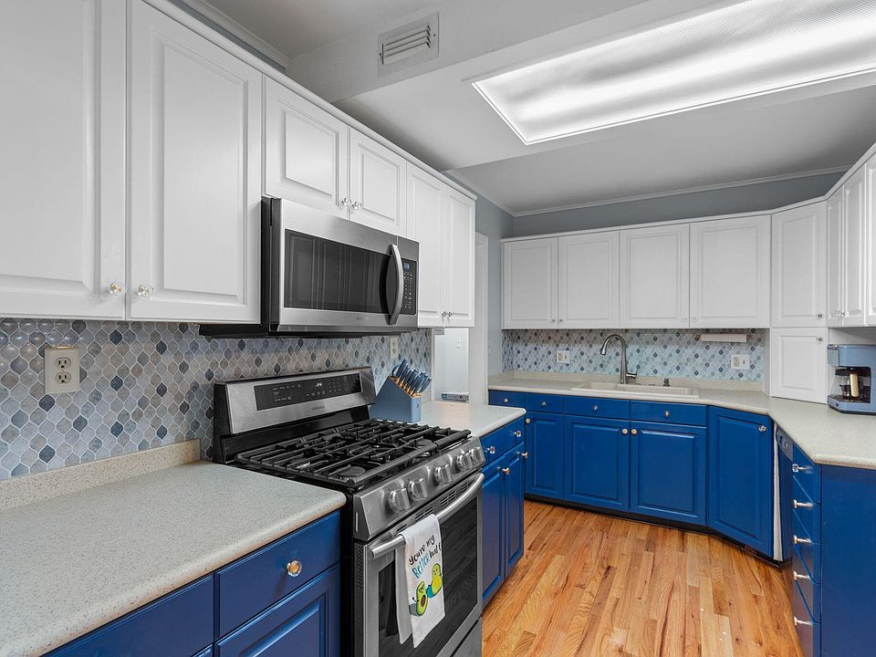 1st image of 218 Katherine Pl
