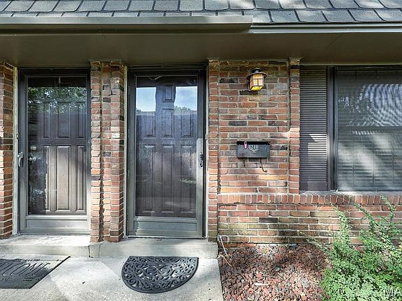 3rd image of 4240 Burnett Walk