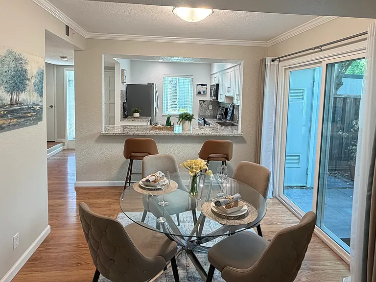408 Old Orchard Ct — Photo 5