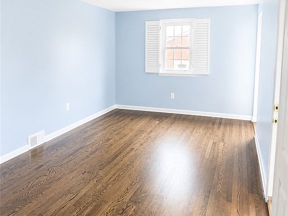 4th image of 5020 Clifton Dr