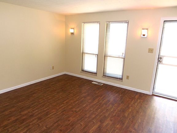 5th image of 1688 Rebecca St
