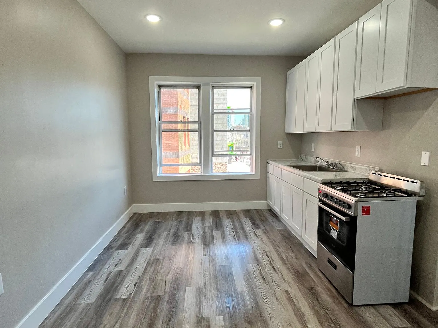 2 bed, 800 sqft, $1,900 — Photo 2