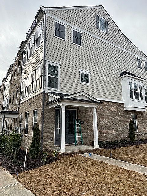 2nd image of 200 Emerson Ave