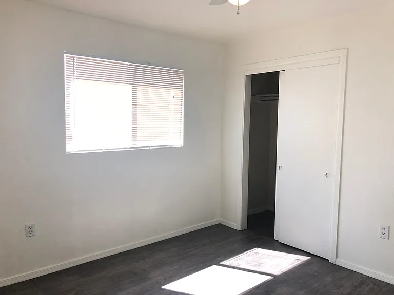 907 S Una Ave — Photo 7
