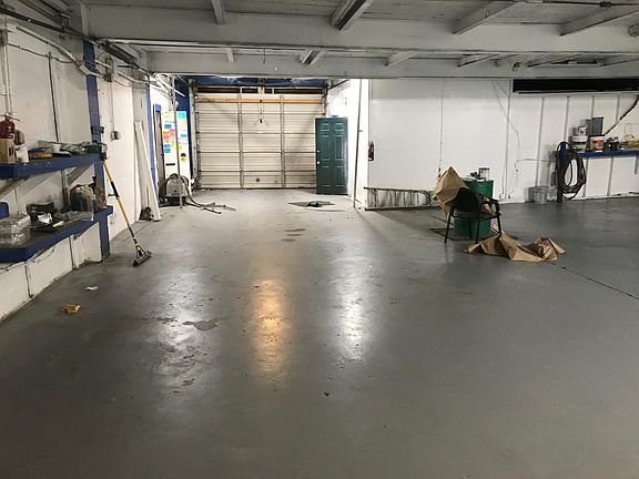 3rd image of 905 7th St