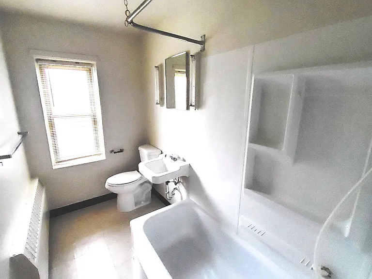 1516 3rd Ave NE — Photo 4