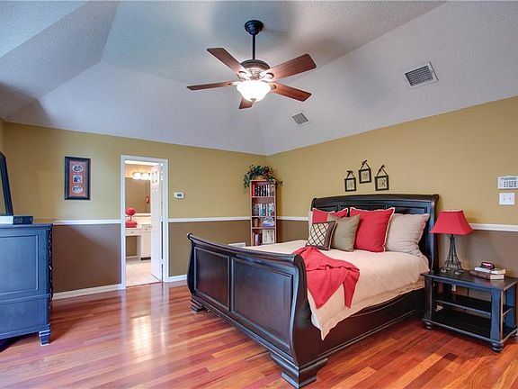 4th image of 2353 Red Maple Rd
