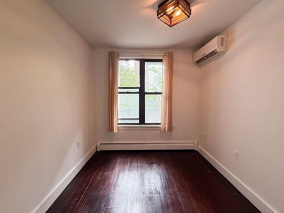 5th image of 952 Madison St #4