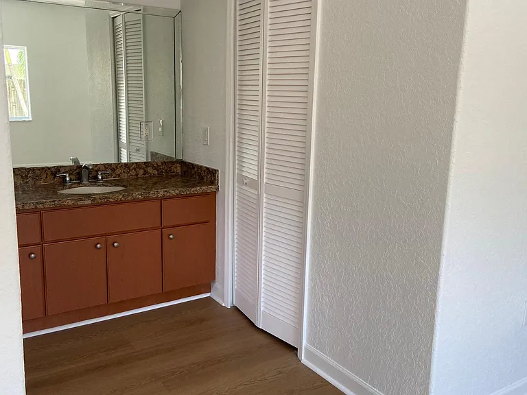 184 Eureka Dr — Photo 11