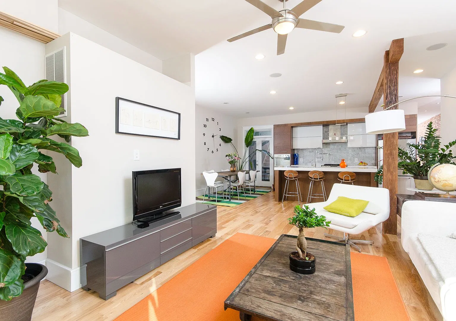 Contemporary Columbia Heights Condo | 3 Bed | 2.5 Bath | 1,400 Sf | Rear Yard | 1 Surface Parking... — Photo 4