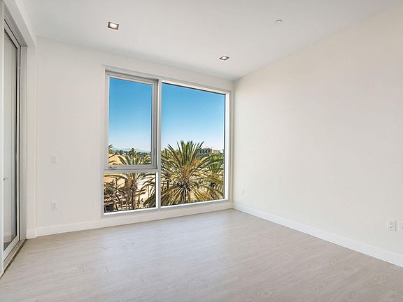 4th image of 495 The Promenade N #201