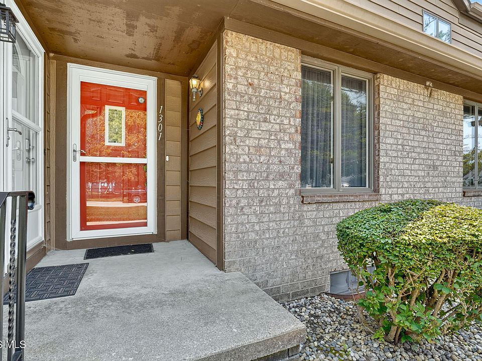 1st image of 1301 Applegate St #14