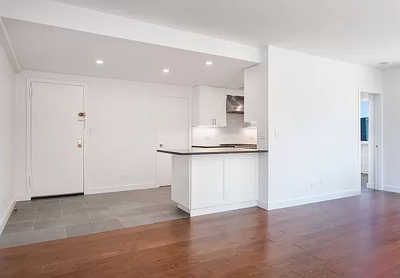 5th image of 20 E 68th St APT 15C