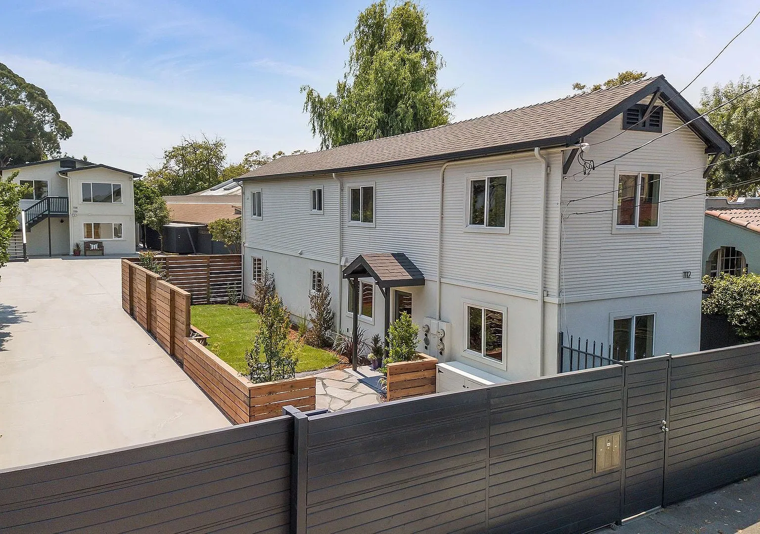 Fantastic 3 Bedroom Detached Berkeley Home! — Photo 2