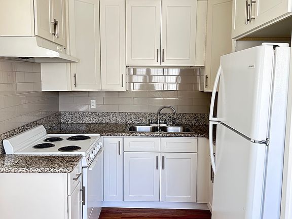 3rd image of 3534 Perlita Ave #6