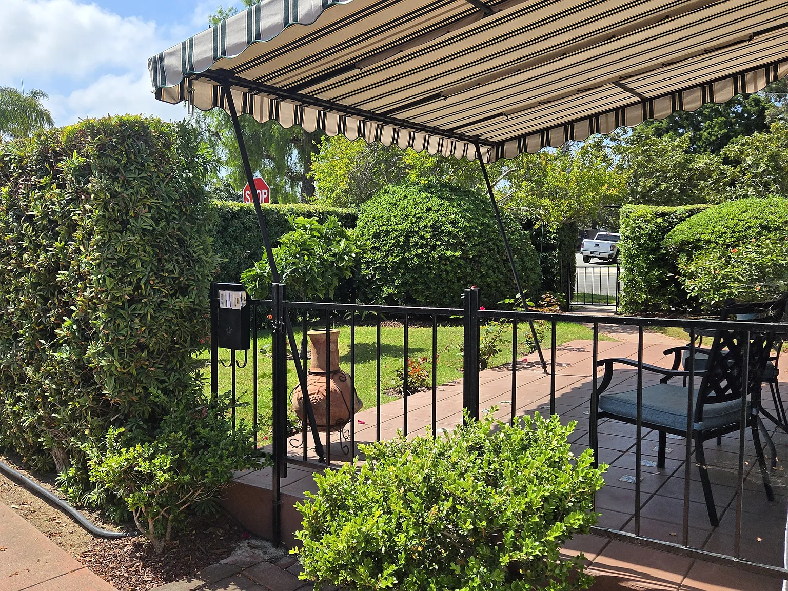 2 bed, 886 sqft, $5,000 — Photo 1