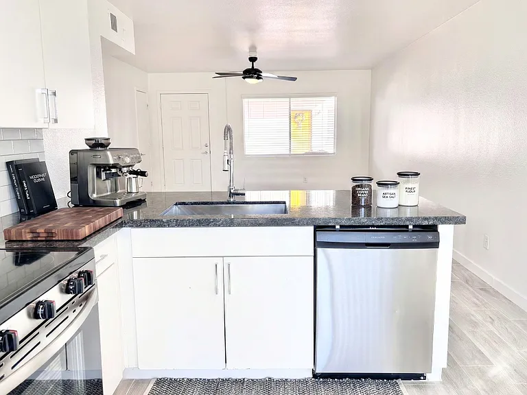 Fairmount Villas — Photo 12