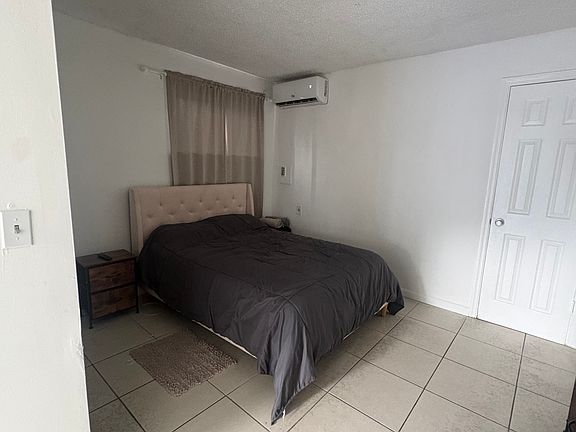 3rd image of 3132 NW 28th St #1