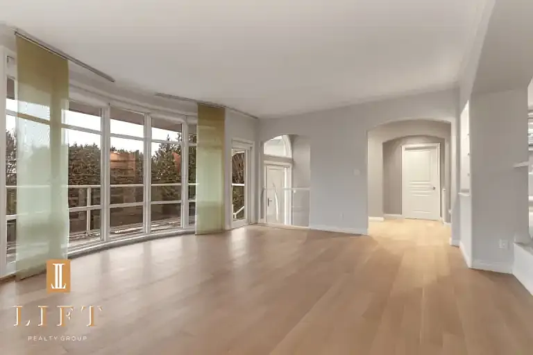 5 bed, 4.5 bath, 4084 sqft, $4,700 — Photo 4