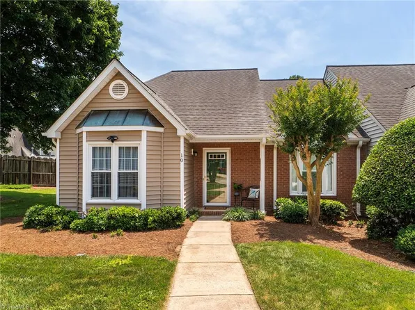 10 Cedar Knoll Ct, Greensboro, NC 27407