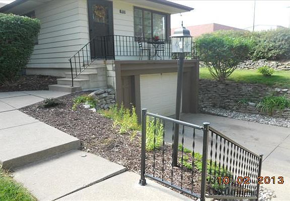 2nd image of 8723 Parker St