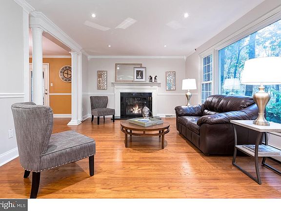 4th image of 91 Oakwood Ln
