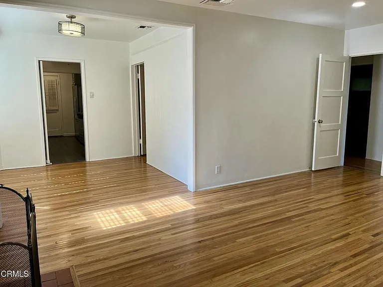 373 Laun St — Photo 8