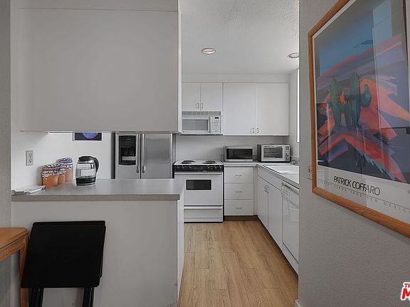 5th image of 4949 Genesta Ave Unit 111