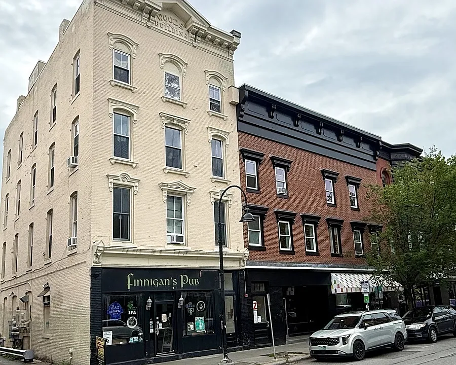 201 College St #4
