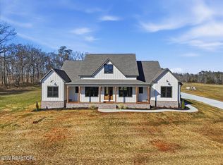 1241 Kellys View Dr, Greenback, TN 37742