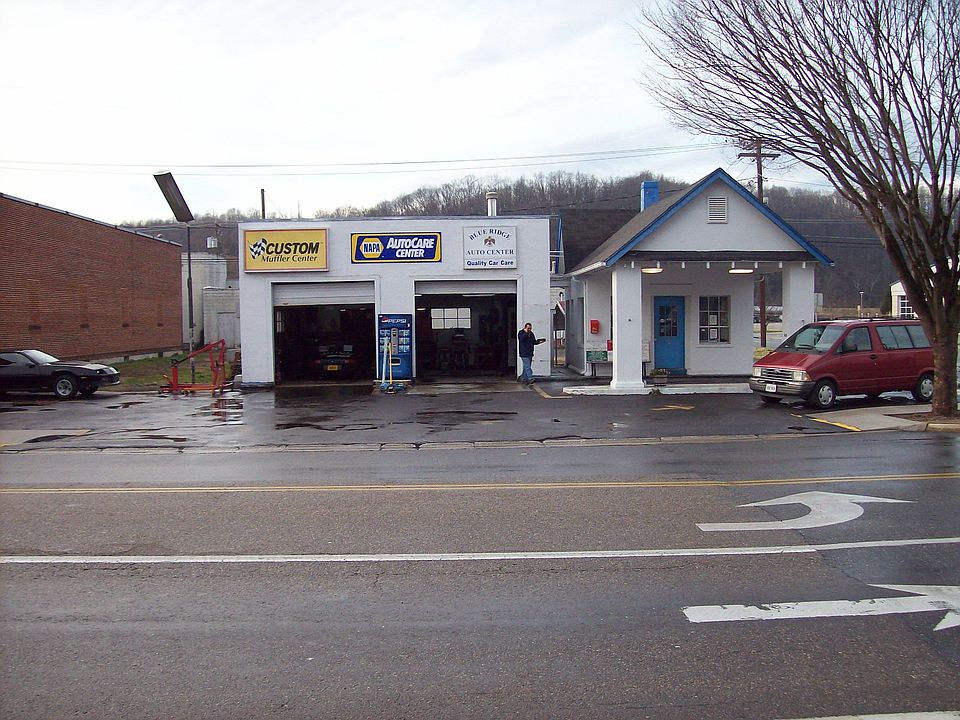 2nd image of 1973 Magnolia Ave