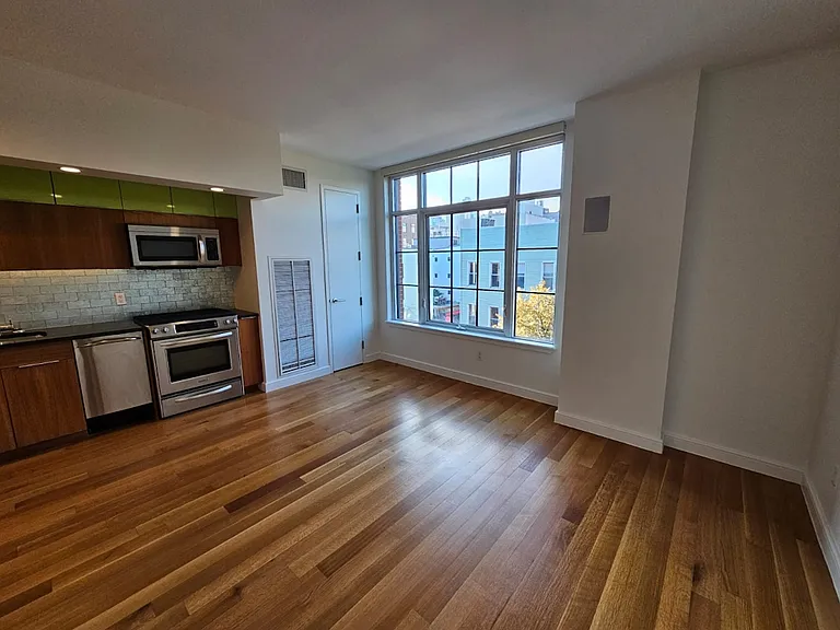 101 Bedford Ave #B-613 — Photo 2