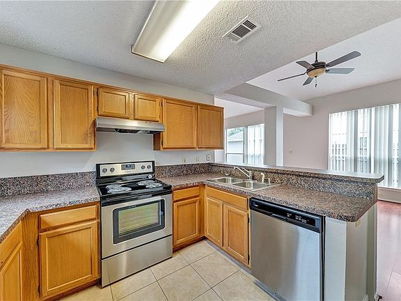 3rd image of 7412 Ashcroft Cir