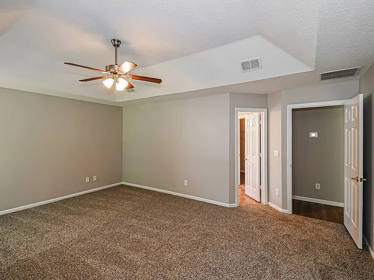 9225 Hawks Run Ln — Photo 8