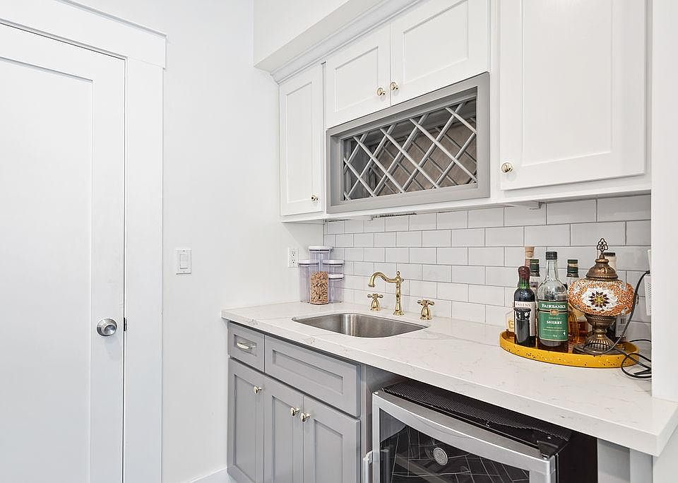 1st image of 2253 W 30th St