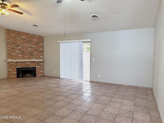 2nd image of 704 N ORACLE --