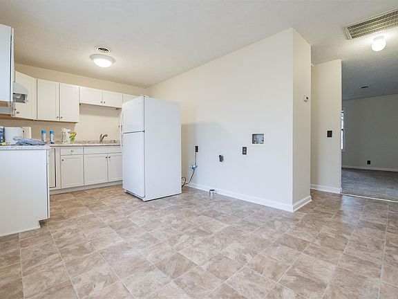 5th image of 365 Creekwood Ct