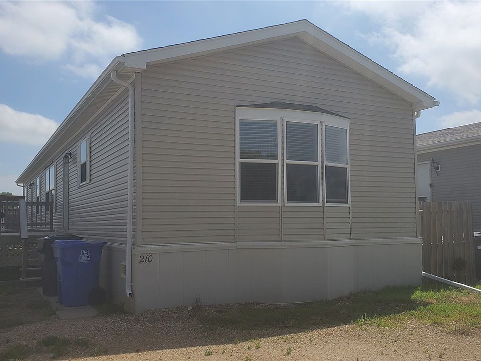 1st image of 210 BROWNLEE Street