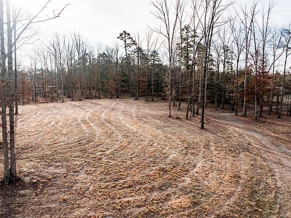 4th image of 4 Pinewood Rd