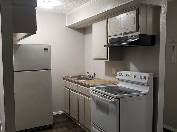 2nd image of 1400 Woodbine St #1