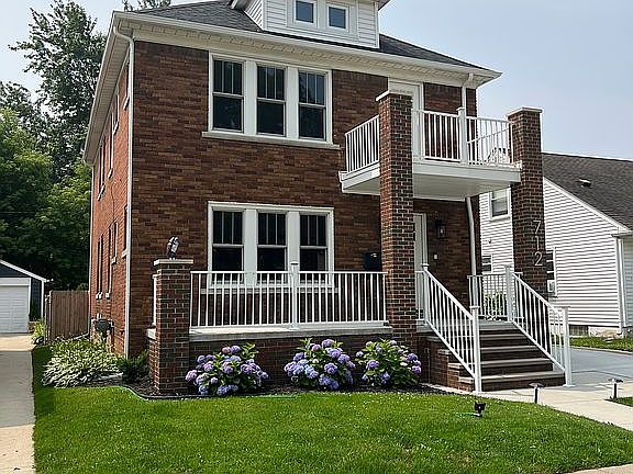 3rd image of 712 E Farnum Ave