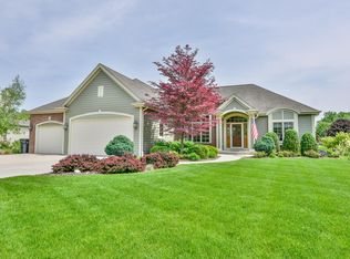 S69W19063 Kenwood Dr, Muskego, WI 53150