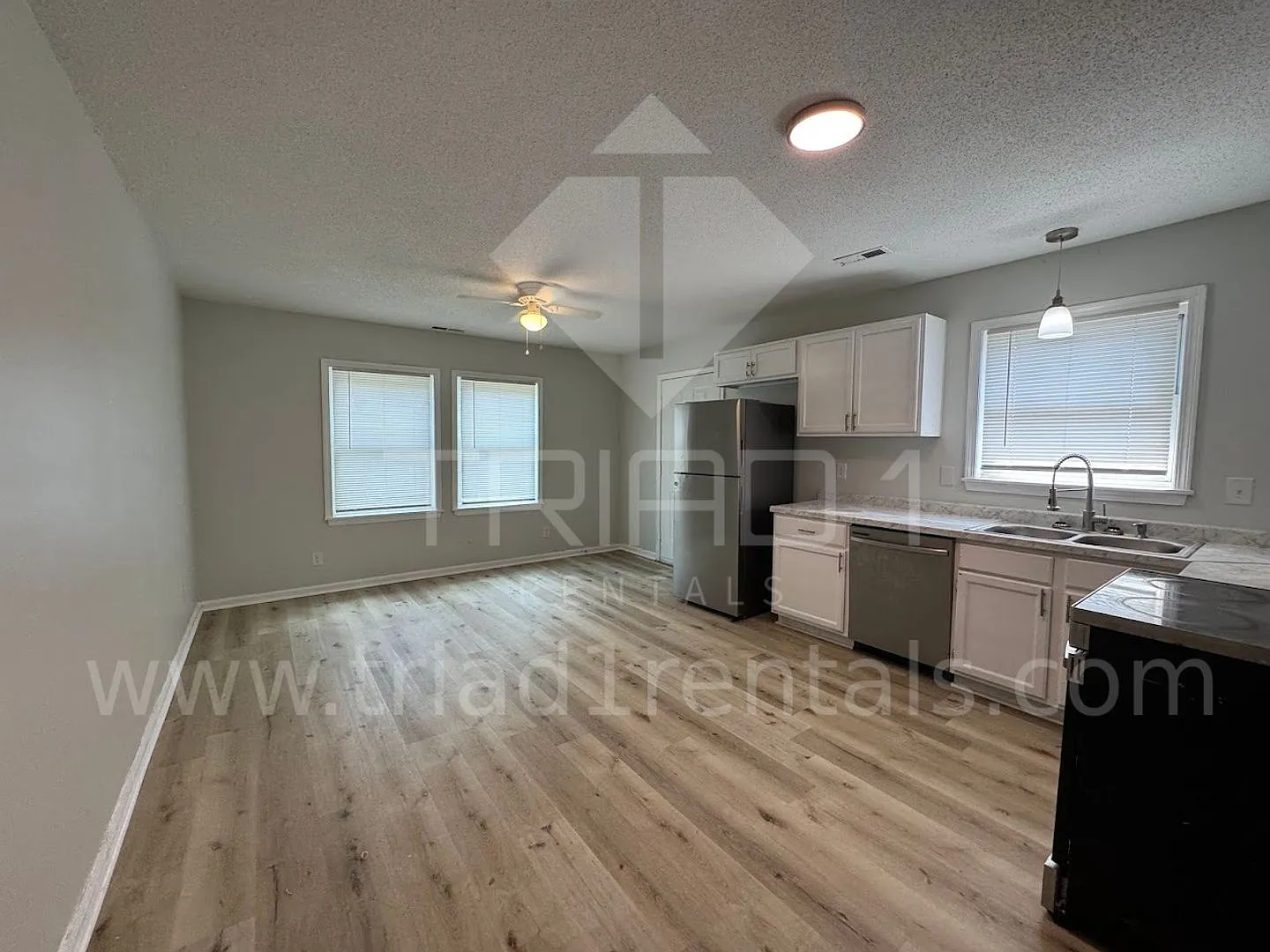 E Bragg - G — Photo 3