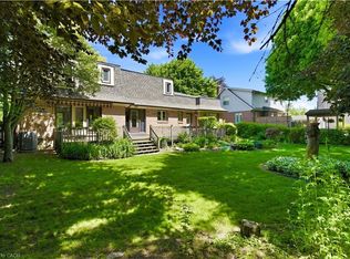 302 Parkside Dr, Hamilton, ON L8B 0Y6