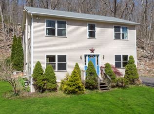 158 E Flag Swamp Rd, Roxbury, CT 06783