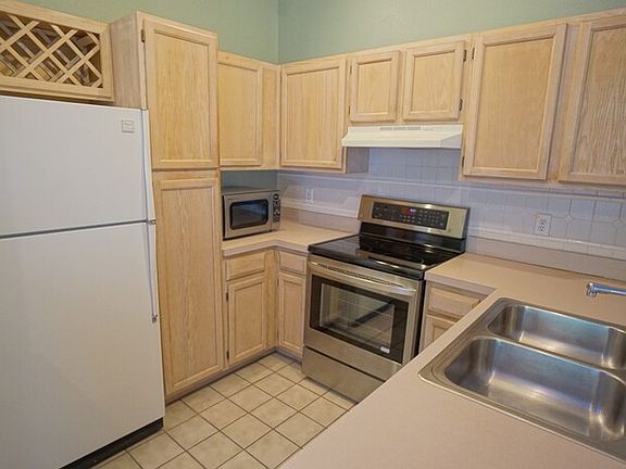 4th image of 702 Promenade Pl Unit 0